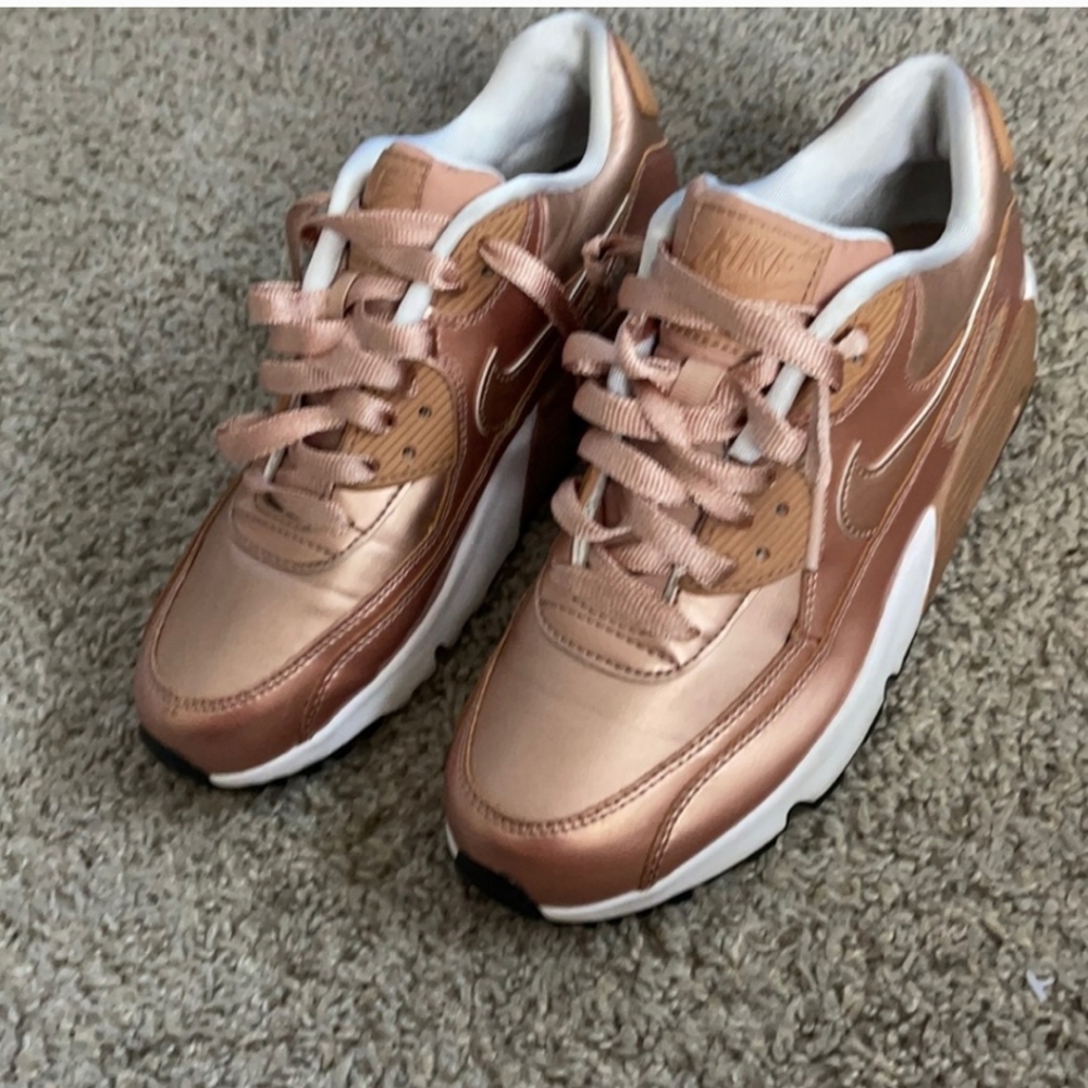 Nike AirMax girls youth 5.5 rose gold